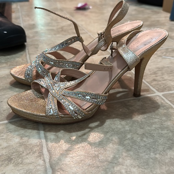 Heels - Picture 4 of 4